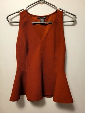 💥3/$25💥 Suzy Shier Sleeveless top shirt blouse V-neck size S